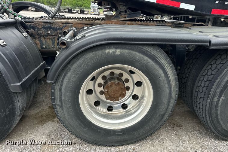 image for item DS3632 2014 Peterbilt 367 semi truck