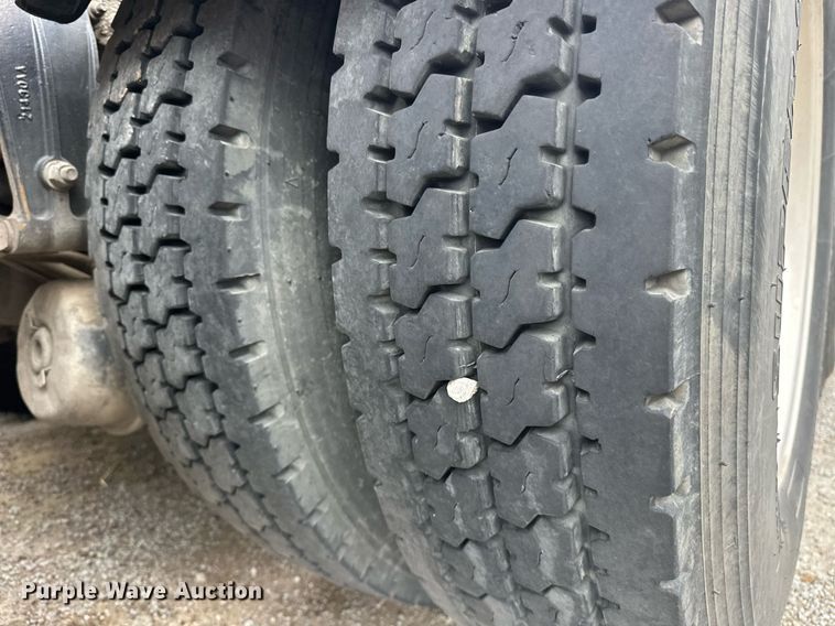 image for item DS3632 2014 Peterbilt 367 semi truck