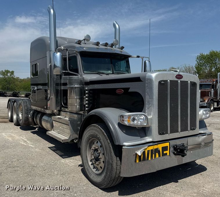 image for item DS3633 2022 Peterbilt 389 semi truck