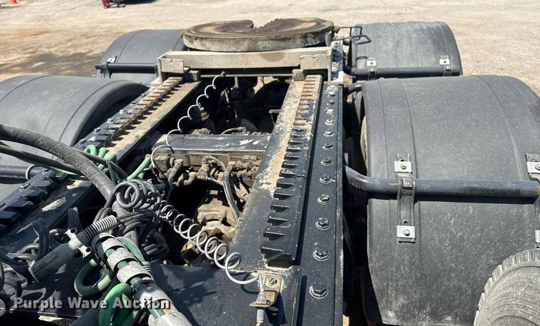 image for item DS3633 2022 Peterbilt 389 semi truck