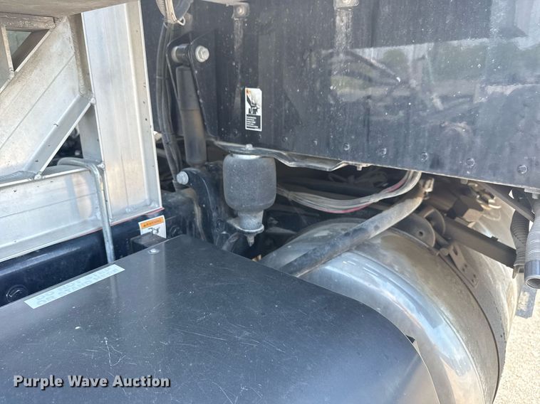 image for item DS3633 2022 Peterbilt 389 semi truck