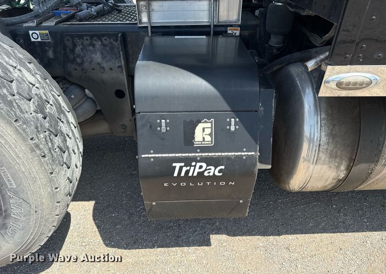 image for item DS3633 2022 Peterbilt 389 semi truck