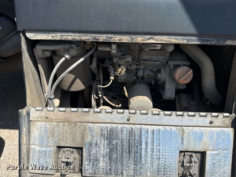 image for item DS3633 2022 Peterbilt 389 semi truck