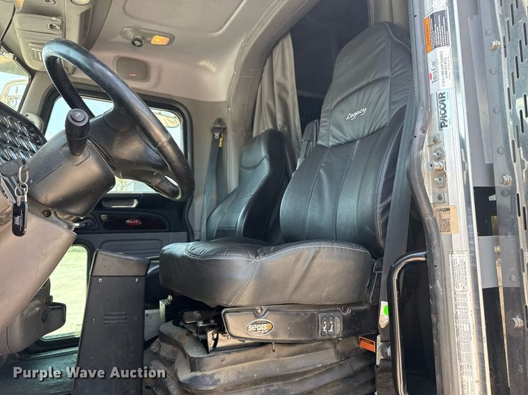 image for item DS3633 2022 Peterbilt 389 semi truck