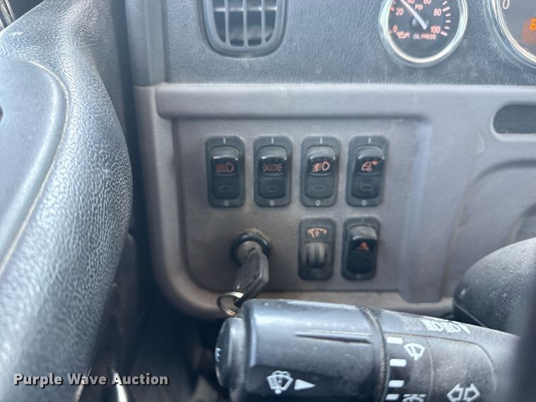 image for item DS3633 2022 Peterbilt 389 semi truck