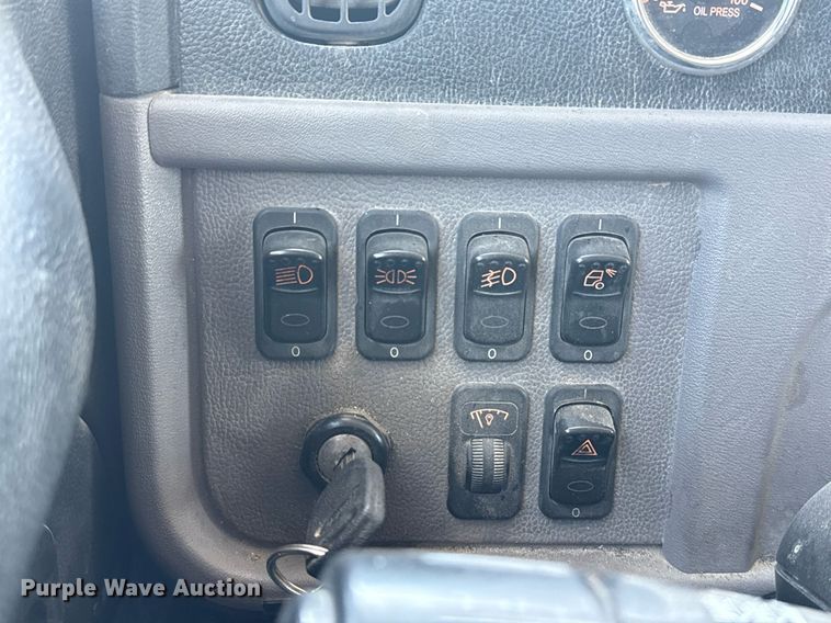 image for item DS3633 2022 Peterbilt 389 semi truck