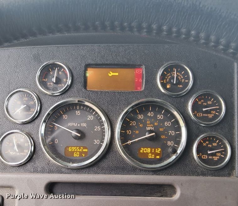 image for item DS3633 2022 Peterbilt 389 semi truck