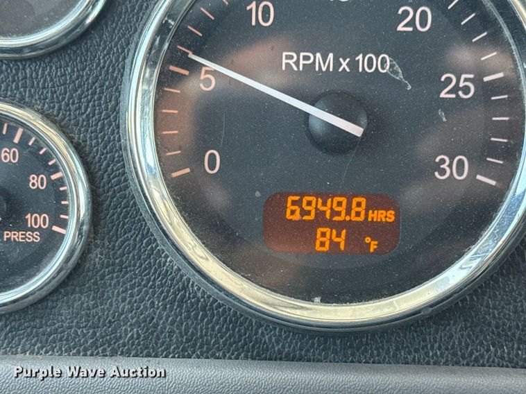 image for item DS3633 2022 Peterbilt 389 semi truck