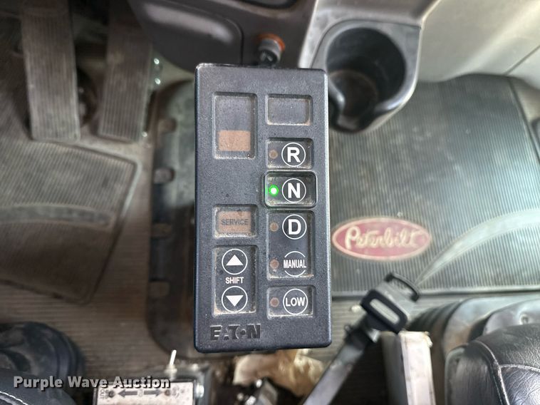 image for item DS3633 2022 Peterbilt 389 semi truck