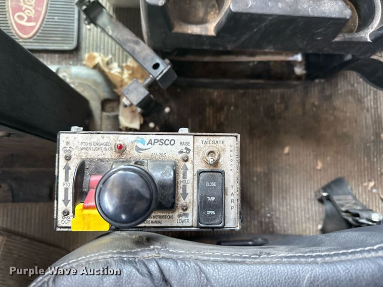 image for item DS3633 2022 Peterbilt 389 semi truck