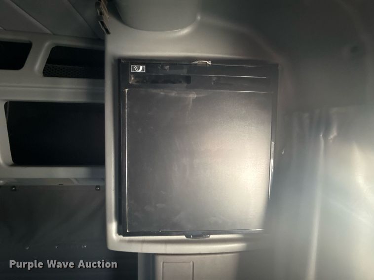 image for item DS3633 2022 Peterbilt 389 semi truck