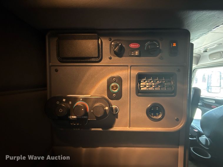 image for item DS3633 2022 Peterbilt 389 semi truck