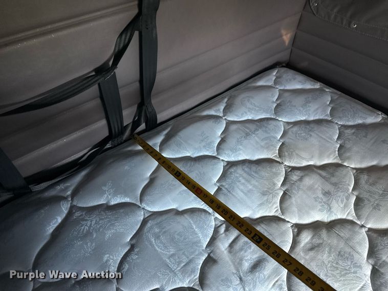 image for item DS3633 2022 Peterbilt 389 semi truck