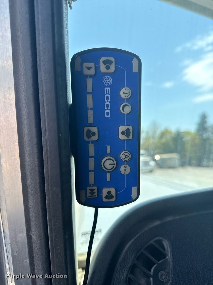 image for item DS3633 2022 Peterbilt 389 semi truck