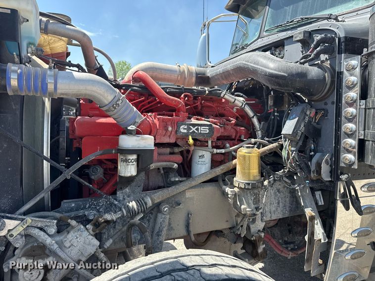 image for item DS3633 2022 Peterbilt 389 semi truck