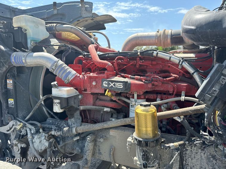 image for item DS3633 2022 Peterbilt 389 semi truck