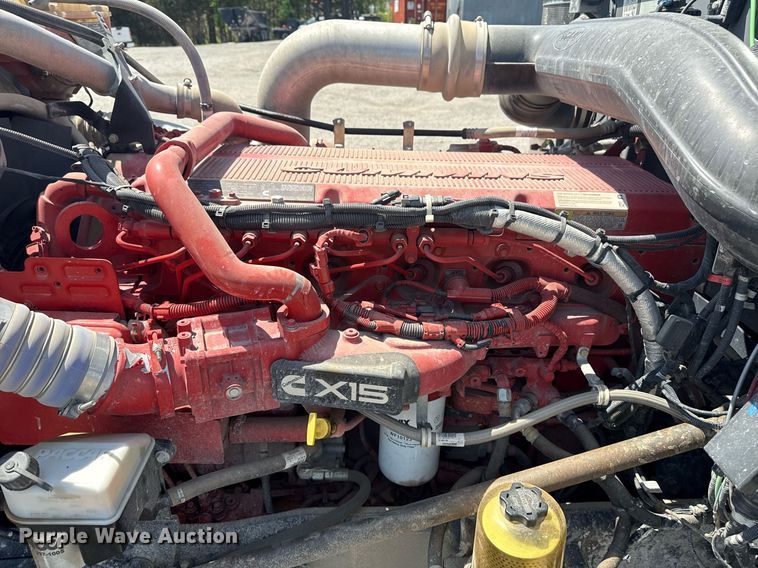 image for item DS3633 2022 Peterbilt 389 semi truck