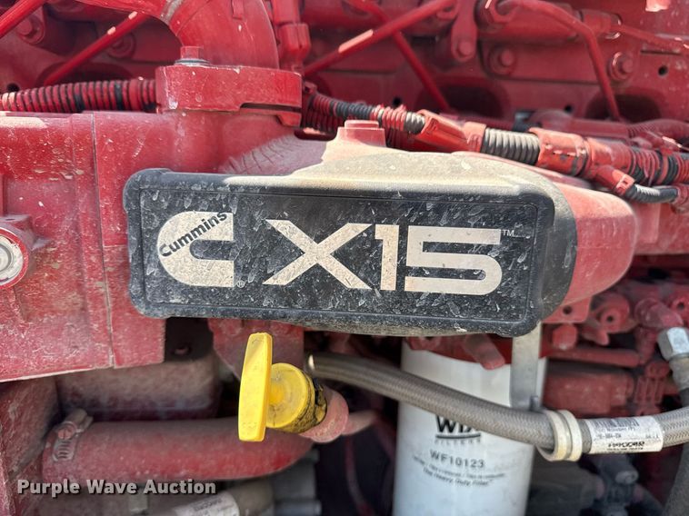 image for item DS3633 2022 Peterbilt 389 semi truck