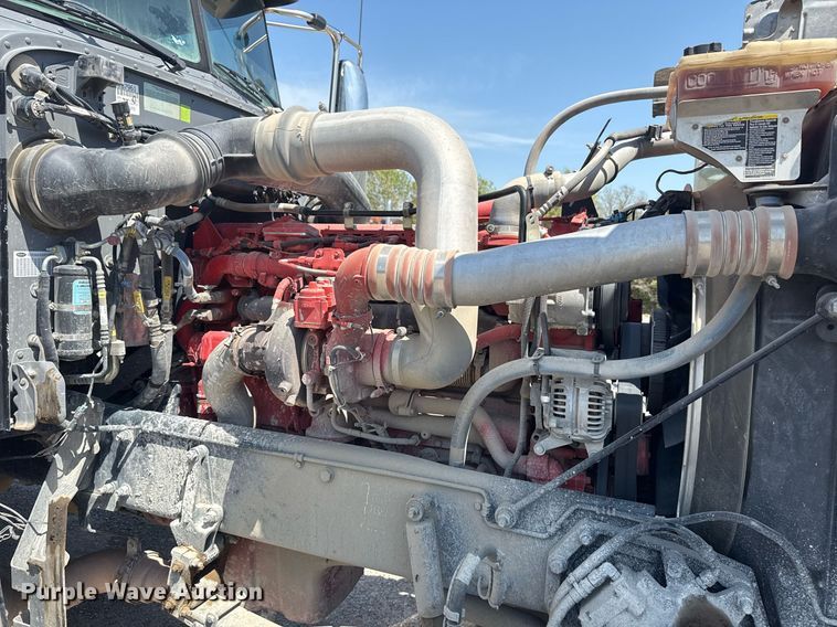 image for item DS3633 2022 Peterbilt 389 semi truck