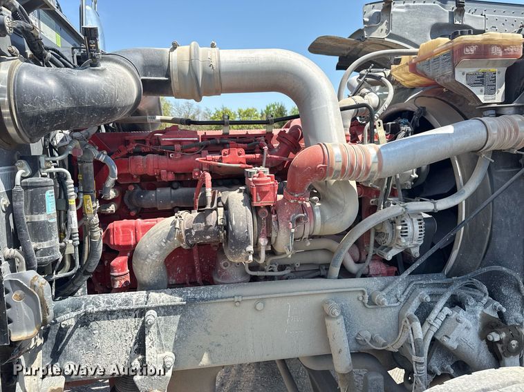 image for item DS3633 2022 Peterbilt 389 semi truck