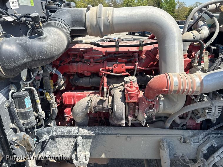 image for item DS3633 2022 Peterbilt 389 semi truck