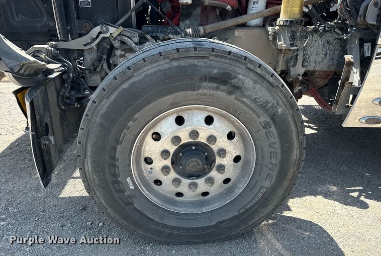 image for item DS3633 2022 Peterbilt 389 semi truck