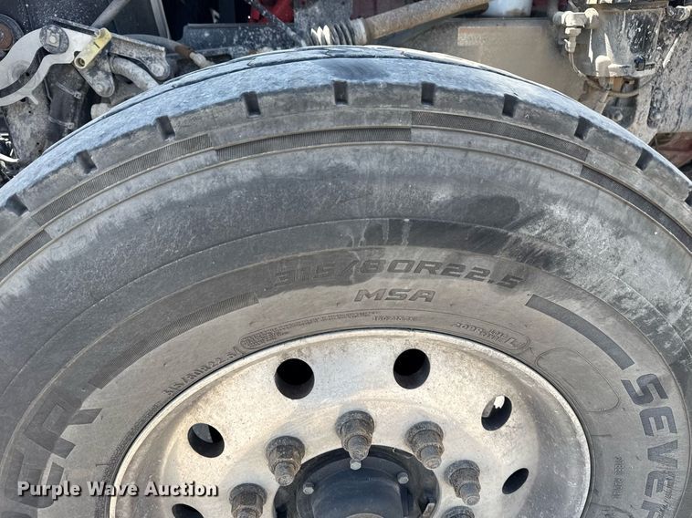 image for item DS3633 2022 Peterbilt 389 semi truck