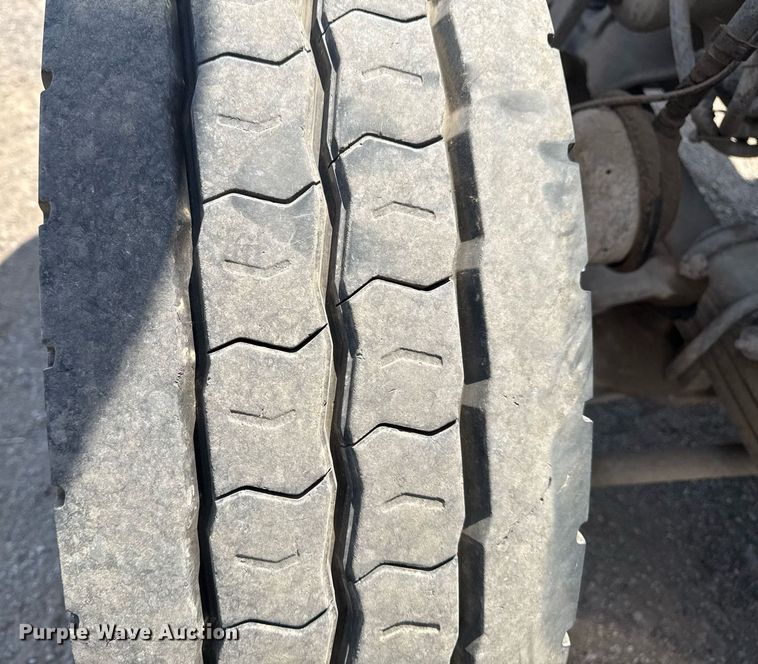 image for item DS3633 2022 Peterbilt 389 semi truck