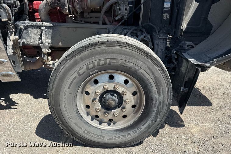 image for item DS3633 2022 Peterbilt 389 semi truck