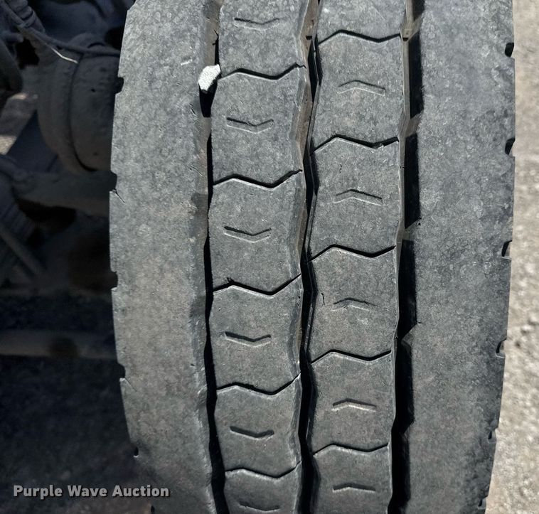 image for item DS3633 2022 Peterbilt 389 semi truck