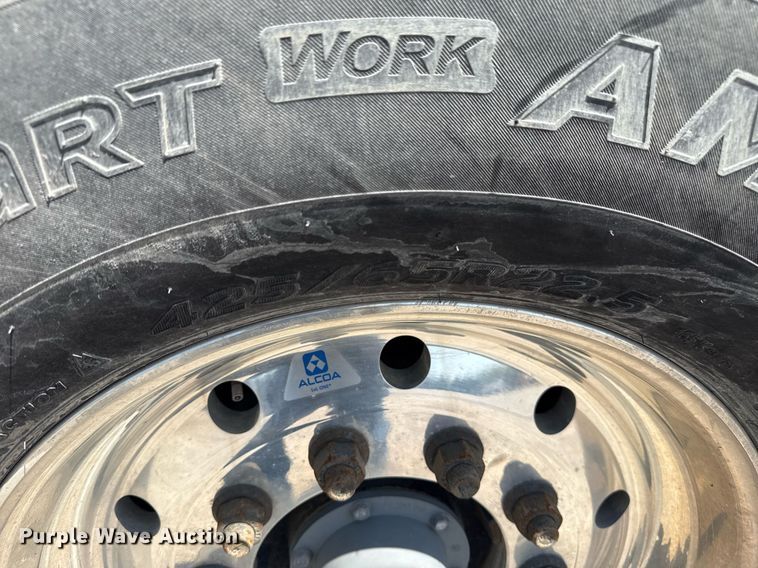 image for item DS3633 2022 Peterbilt 389 semi truck