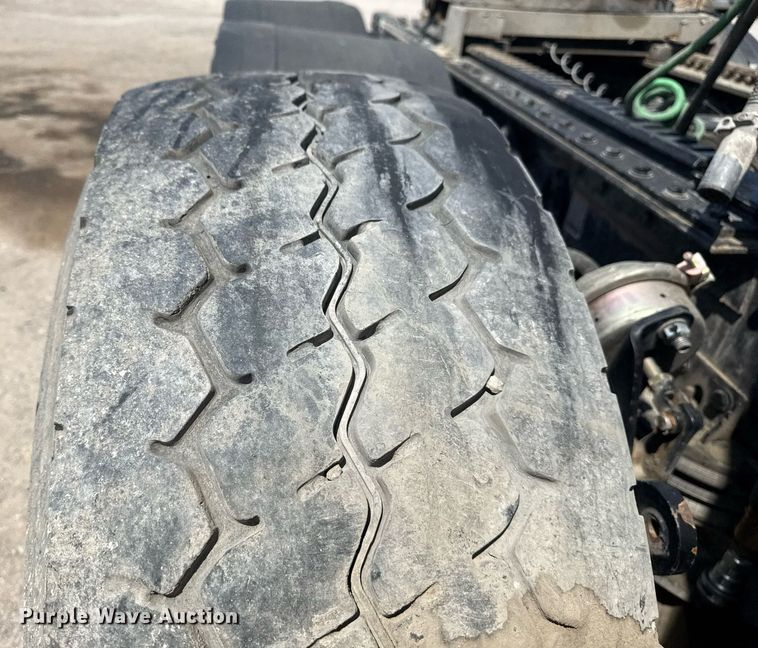 image for item DS3633 2022 Peterbilt 389 semi truck