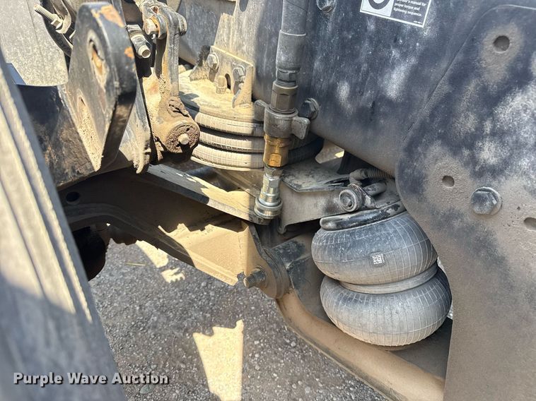 image for item DS3633 2022 Peterbilt 389 semi truck