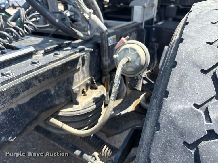 image for item DS3633 2022 Peterbilt 389 semi truck