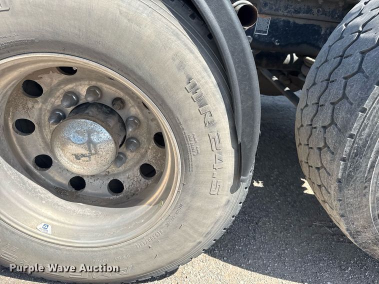 image for item DS3633 2022 Peterbilt 389 semi truck