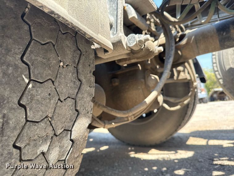 image for item DS3633 2022 Peterbilt 389 semi truck