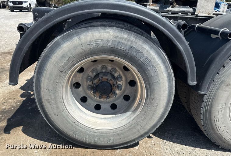 image for item DS3633 2022 Peterbilt 389 semi truck