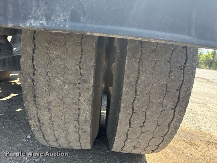 image for item DS3633 2022 Peterbilt 389 semi truck