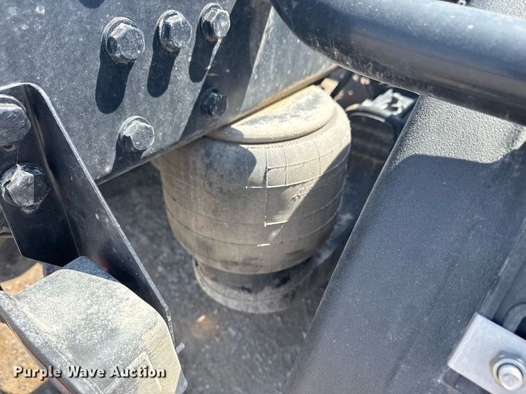 image for item DS3633 2022 Peterbilt 389 semi truck