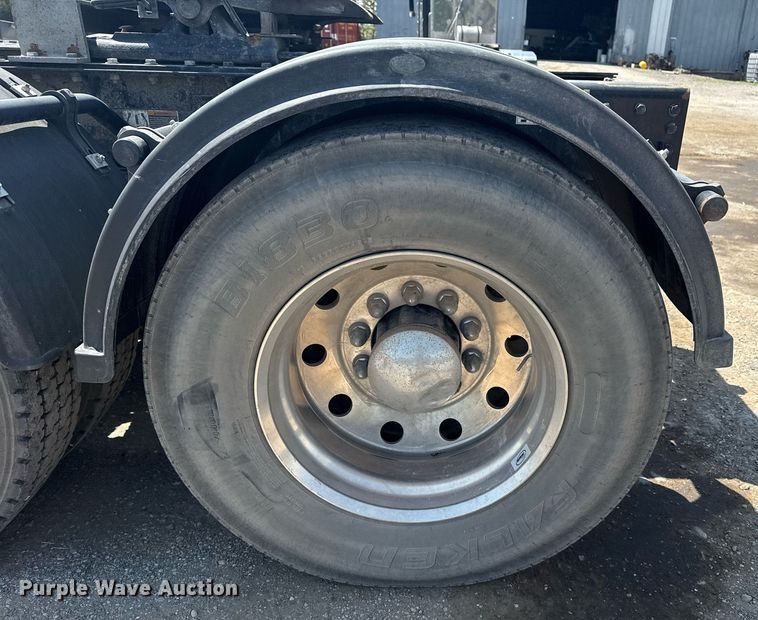 image for item DS3633 2022 Peterbilt 389 semi truck