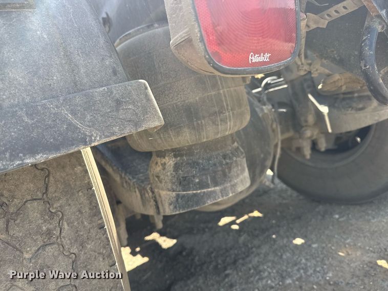 image for item DS3633 2022 Peterbilt 389 semi truck