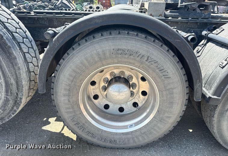 image for item DS3633 2022 Peterbilt 389 semi truck