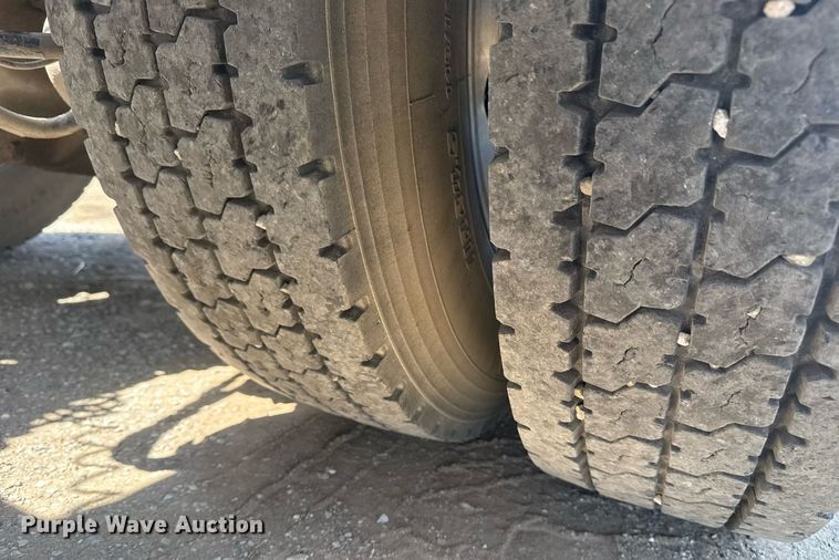 image for item DS3633 2022 Peterbilt 389 semi truck