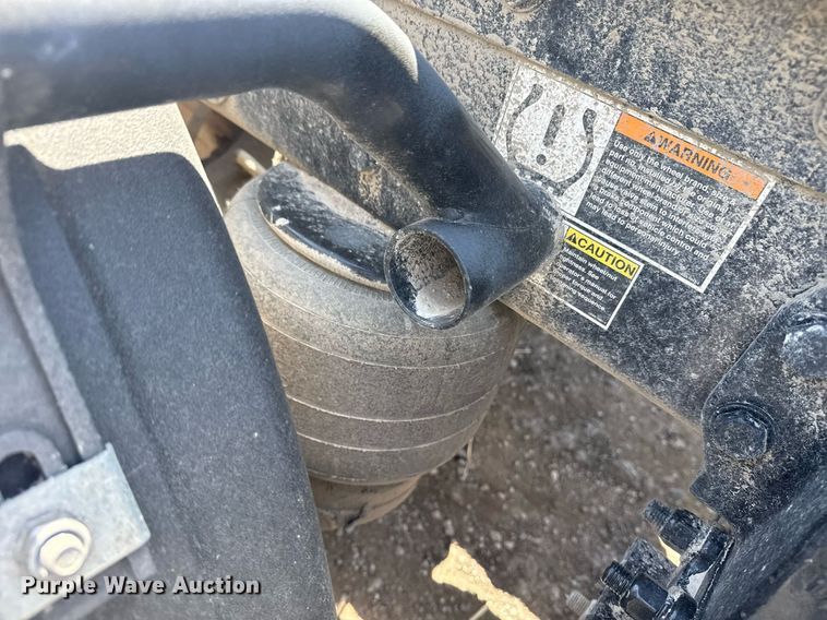 image for item DS3633 2022 Peterbilt 389 semi truck