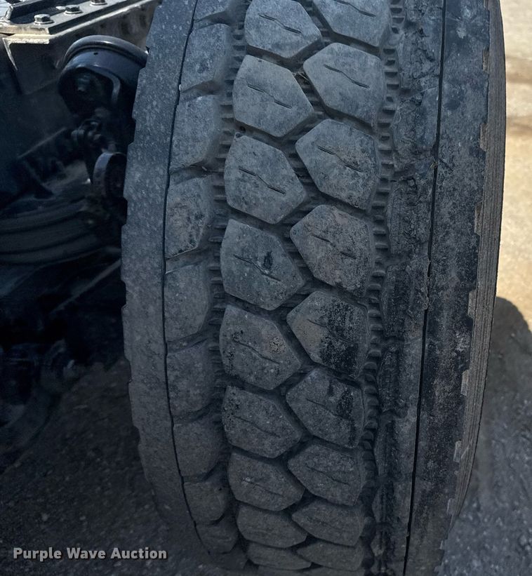 image for item DS3633 2022 Peterbilt 389 semi truck