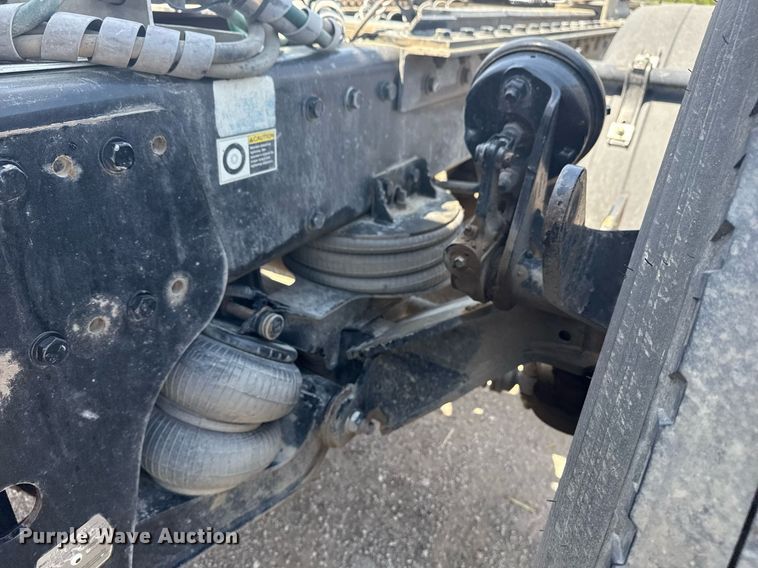 image for item DS3633 2022 Peterbilt 389 semi truck