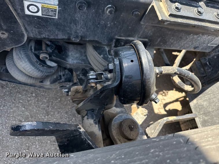 image for item DS3633 2022 Peterbilt 389 semi truck