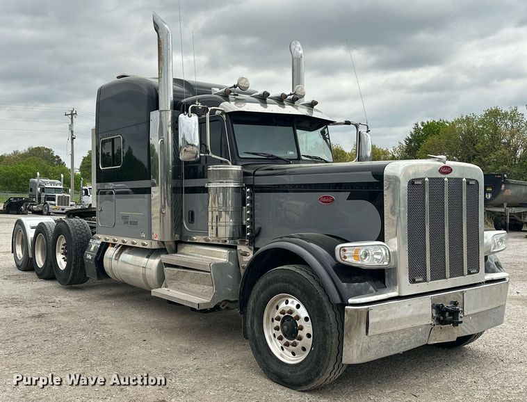 image for item DS3634 2022 Peterbilt 389 semi truck