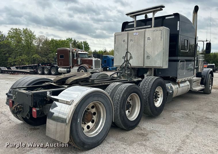 image for item DS3634 2022 Peterbilt 389 semi truck