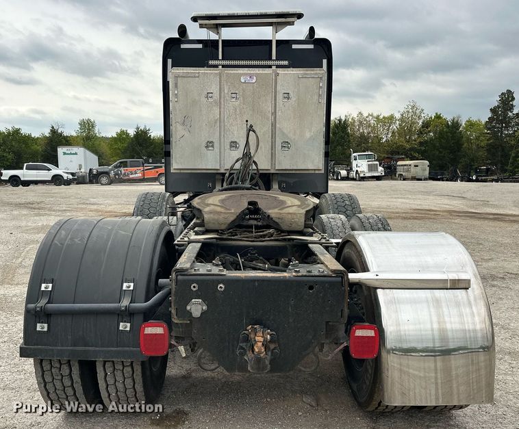 image for item DS3634 2022 Peterbilt 389 semi truck